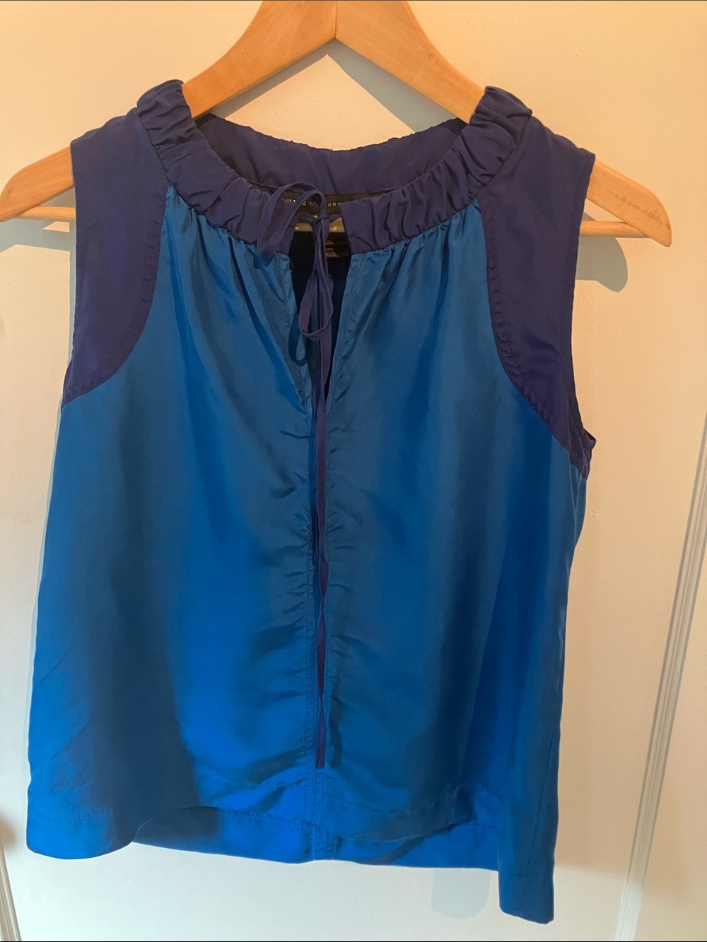 Ruffled Tie-Neck Sleeveless Camisole in Two-Tone Blue